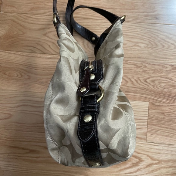 Coach Bag, Leather Handles - Picture 6 of 10